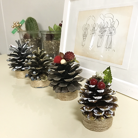 簡単 手作り工作 松ぼっくりのクリスマスツリーの作り方